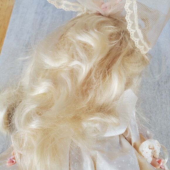 PM Inc 1992 Precious Moments Bride Doll 10" Blond Hair Dress Veil Shoes Panties - Picture 10 of 12